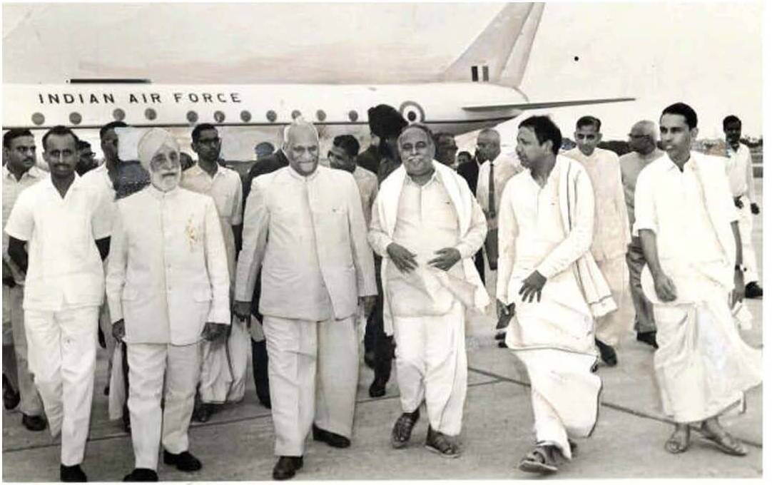 வி.வி.கிரி அவர்களுடன் கலைஞர்