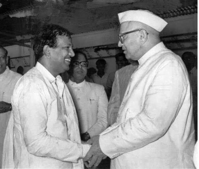 ஜி.எஸ்.பதக் அவர்களுடன் கலைஞர்