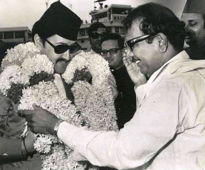 நேபாள மன்னருடன் கலைஞர்