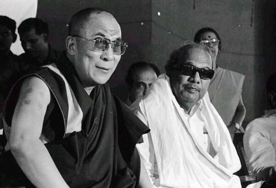 தலாய் லாமாவுடன் கலைஞர்