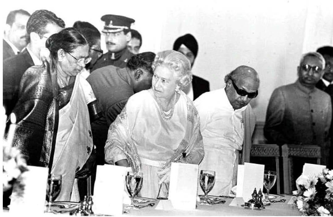 இராணி எலிசபெத்துடன் கலைஞர்