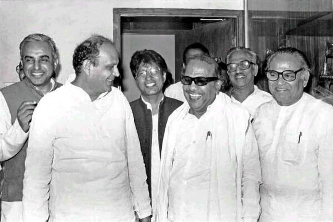 ஜனதா தலைவர்களுடன் கலைஞர்