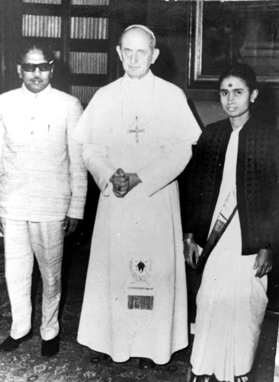 போப் ஆண்டவருடன் கலைஞர்