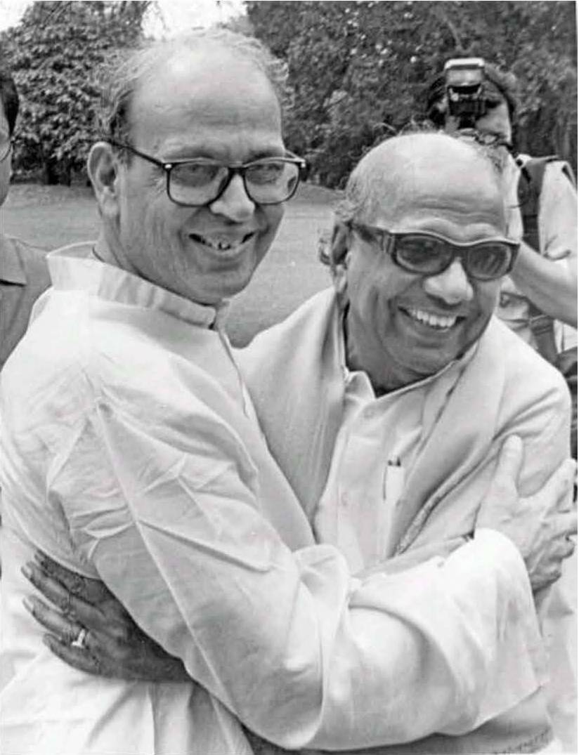 வி.பி.சிங் உடன் கலைஞர்