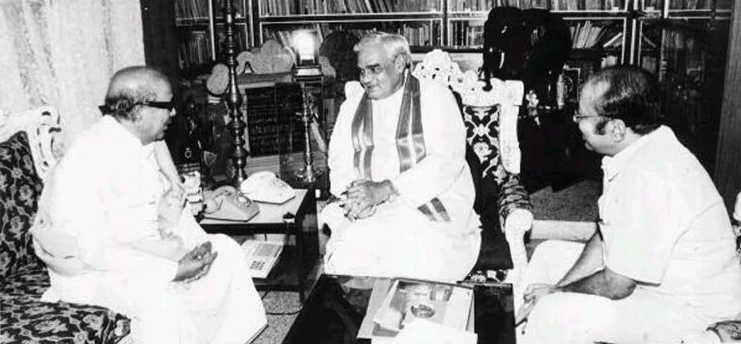 வாஜ்பாய் உடன் கலைஞர்