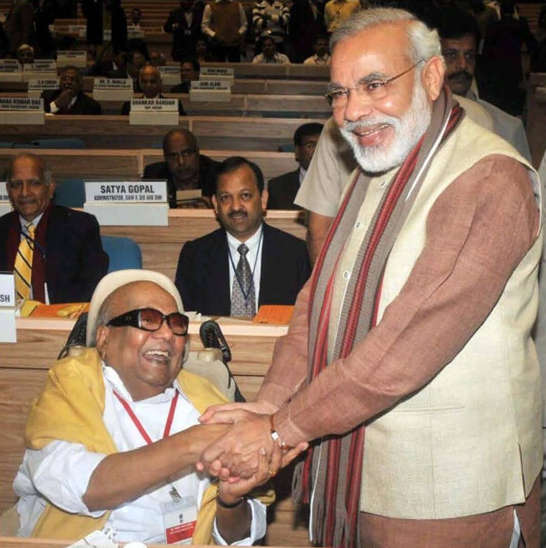 நரேந்திர மோடியுடன் கலைஞர்