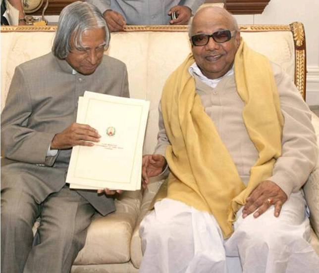 ஆ.ப.ஜெ. அப்துல் கலாம் அவர்களுடன் கலைஞர்